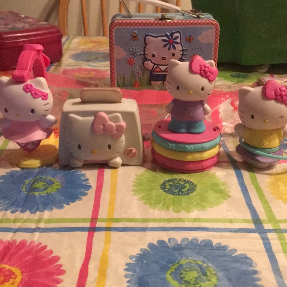 McDonald’s Hello Kitty 30th Anniversary Bundle 🐱